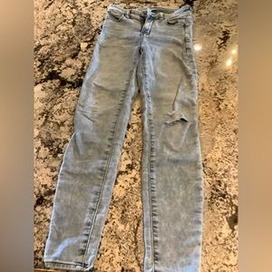 American Eagle distressed high rise jegging.